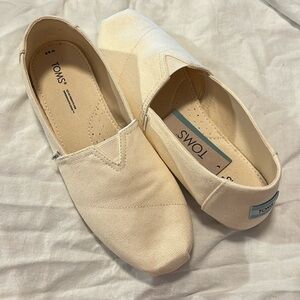 Natural canvas women’s Belmont Toms